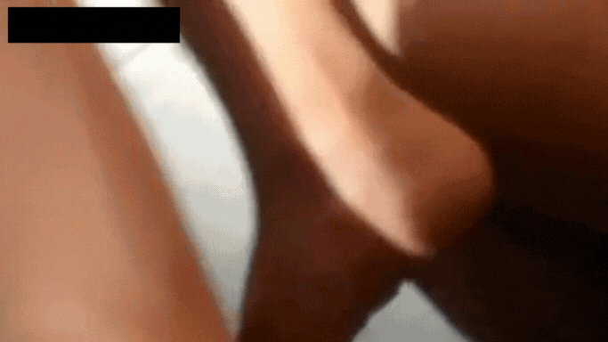 【MP4】[国产自拍]AAV-692 公司聚餐借口送她回去带到旅馆 害羞不让操 借着酒劲半推半就上了她