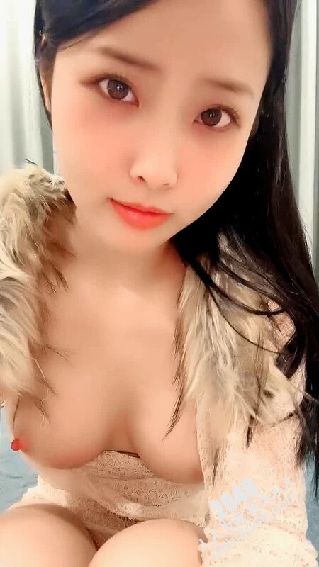 很给力的姑娘颜值高身材好让小哥草嘴深喉揉奶玩逼侧入骚穴爆干菊花给狼友看浪叫呻吟不止表情好骚刺激