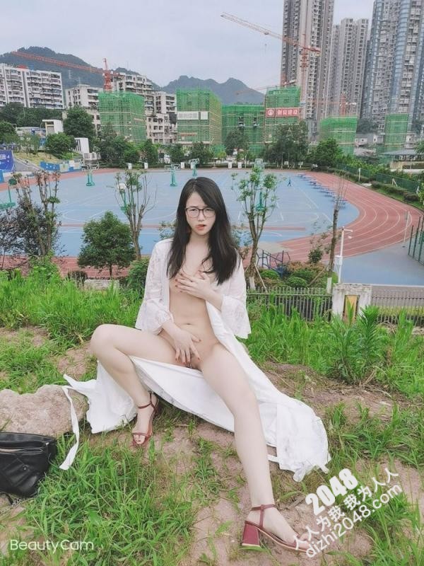 【優片】雲盤洩密眼鏡騷妹可真猛 肛交拳交全都搞起來也不怕把B給撐壞了