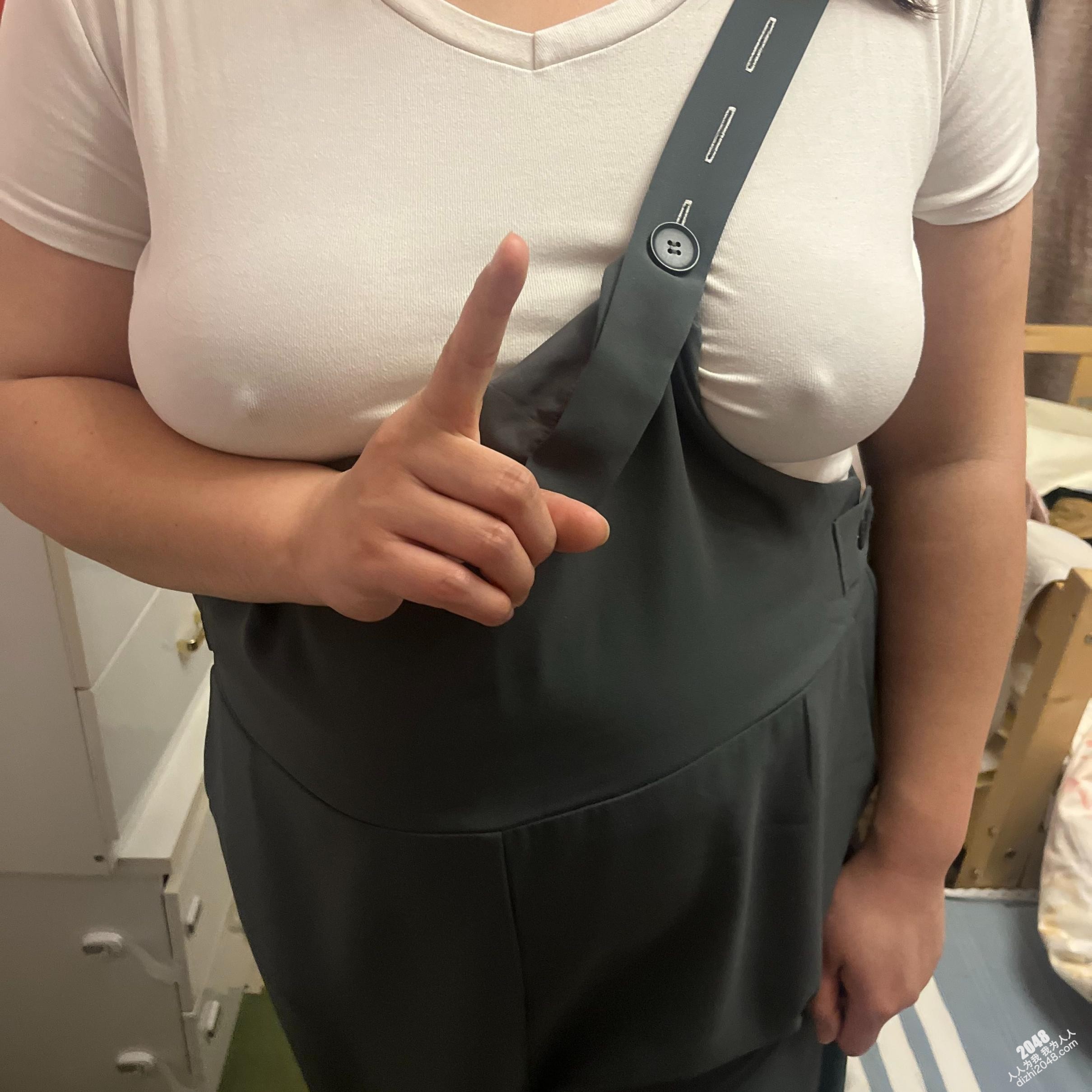 [原创]分享狼友点播第二弹，骚妻居家服，夹尾巴，操屁眼。下期想看啥大胆评论，骚妻满足你们[29P]