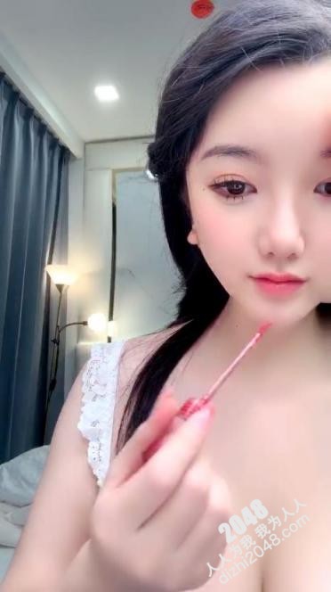 极品尤物！F罩杯网红女神！卫生间被大叔爆操，一对豪乳晃动，