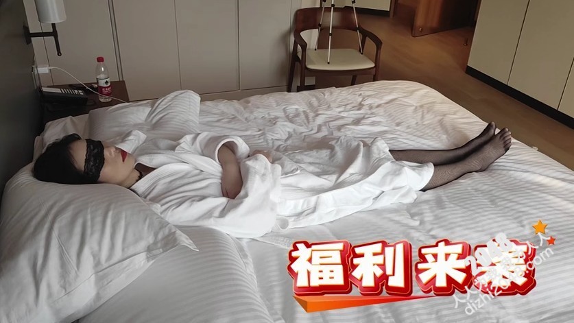 【MP4】[国产自拍]AAP-0716 【絕版福利③】，實力堪比島國女優，推特吸精女王【淫妻小鑫】巔峰之作，首次6P群交、口交、顔射、內射