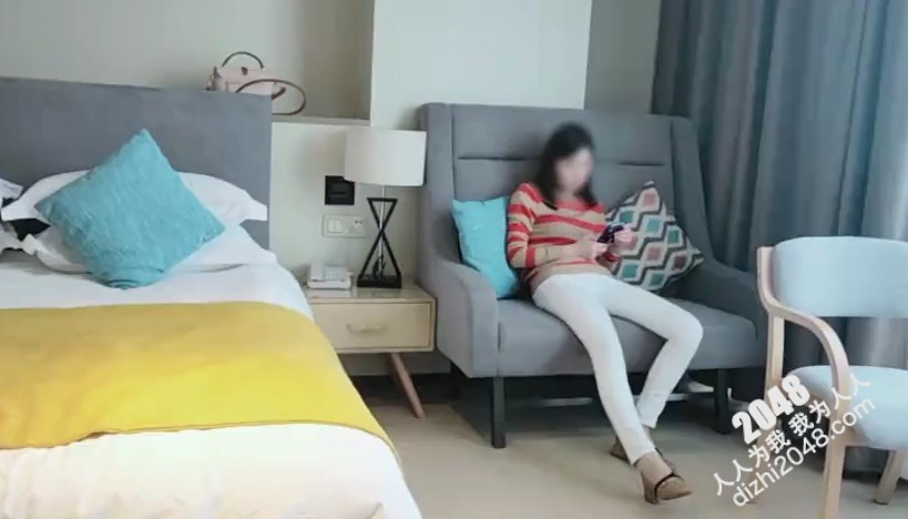 【MP4】[国产自拍]AAP-0718 【絕版福利⑤】，實力堪比島國女優，吸精女王【淫妻小鑫】巔峰之作第一次7P內射再舔幹淨