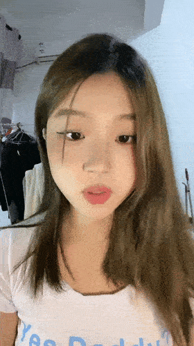 女神的美颜开的也太大了，本来就很美 女神再度被操，逼都被操红了
