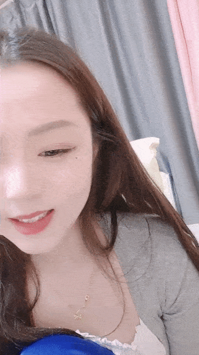 【優片】圆圆脸网红美少女!收费房诱惑秀!撩起衣服白嫩奶子,掰开小穴