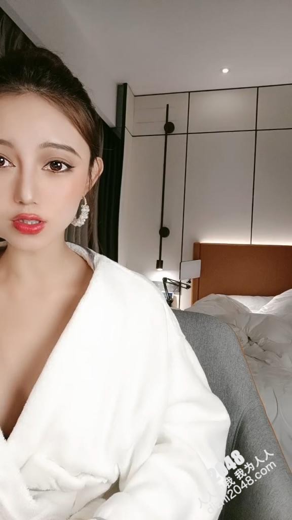 【優片】顔值女神的極品誘惑，露臉黑絲情趣完美好身材大秀直播，性感紅唇