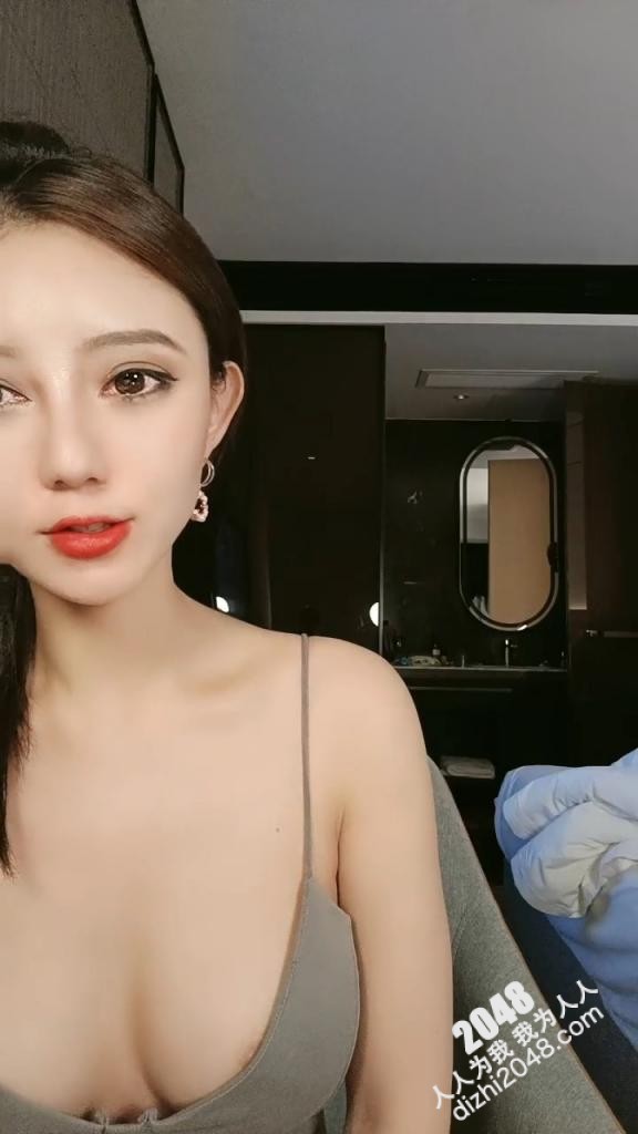 【優片】性感女神尤物露臉高顔值完美展示，小舌頭真勾人，淫聲蕩語互動狼友
