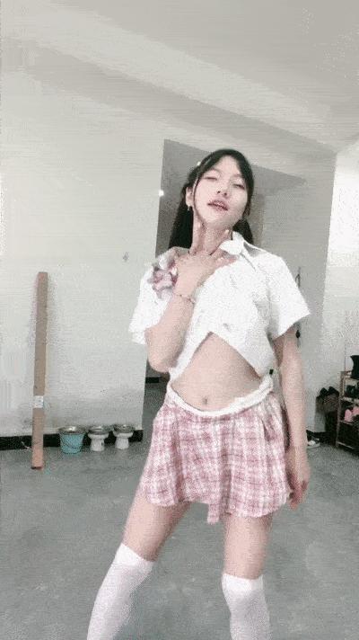 【優片】双马尾甜美小姐姐！好久没播了！jk装短裙，脱光光道具自慰