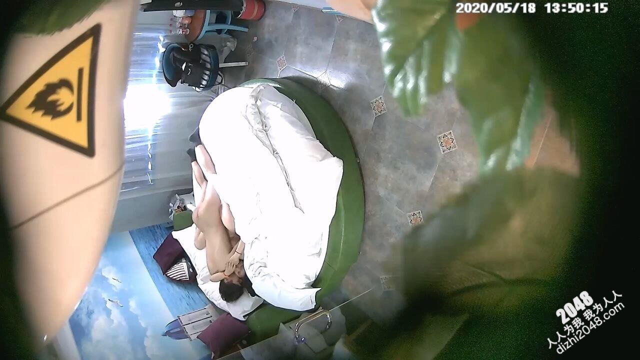 [MP4/1.2G]5-18经典酒店偷拍 学生情侣开房 小伙舔逼舔的好，性福少不了