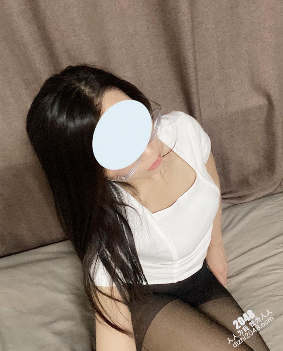 不漏点，黑丝与姿势诱惑，就是高级 [10P]