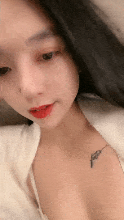 【優片】烈焰紅唇性感女神！脫下齊逼短褲露翹臀！多毛騷穴掰開特寫