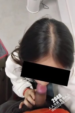 [MP4]前台小姐姐趴在桌子下面给我吃鸡