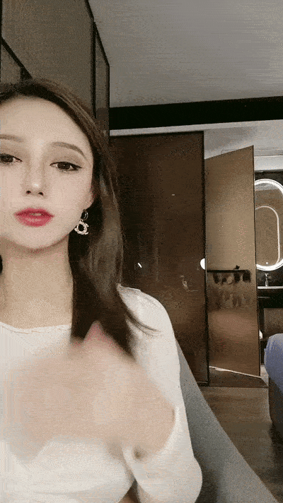 【優片】极品网红美女小姐姐!来大姨妈也要秀!性感连体网袜,骚逼塞着棉棒
