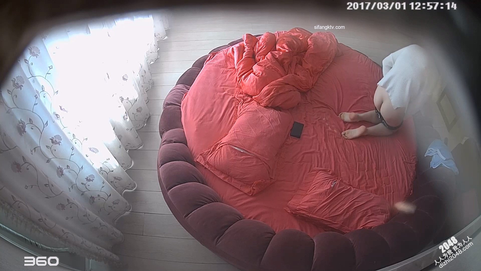 [MP4/1.39G]经典酒店偷拍 毛毛虫圆床房上帝视角偷窥多对极品男女啪啪