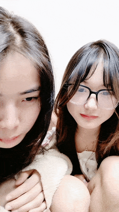 清純系天花闆！眼鏡乖巧妹妹！帶新人閨蜜下海，先看看騷逼