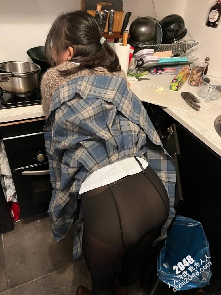 去人妻家吃她做的饭，无以回报只能请她吃肉棒[10P]