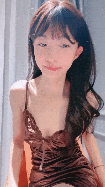 近期下海甜美小姐姐！性感吊帶睡衣！細腰美臀大長腿