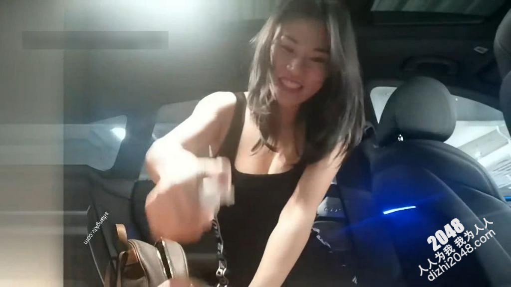 【MP4】[国产自拍]AAP-0860 极品少妇 约艹大奶少妇在车内玩车震，狭小的空间挡不住少妇的热情，车内鸡巴插得更加深入吧