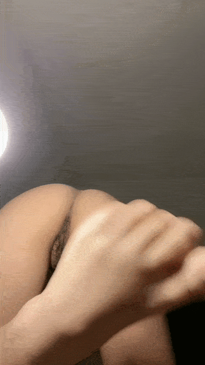 【優片】性感尤物！网红美女！给大家秀一波，扭腰摆臀对着镜头，多毛骚逼