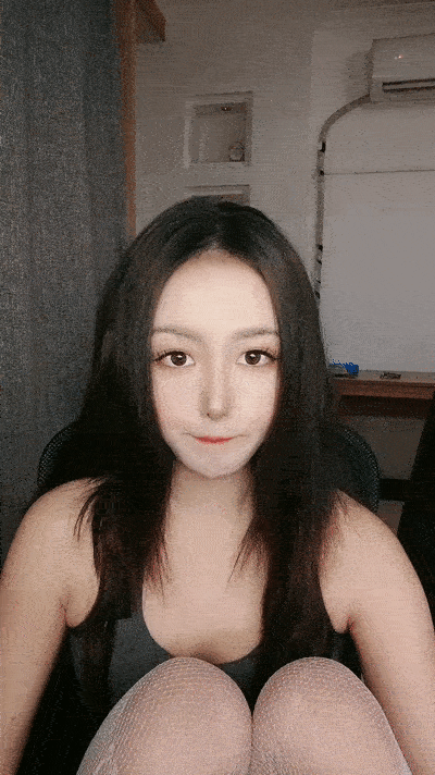 【優片】雪莉小可愛！網紅美女！騷逼刮完毛再操，按着炮友腦袋舔逼