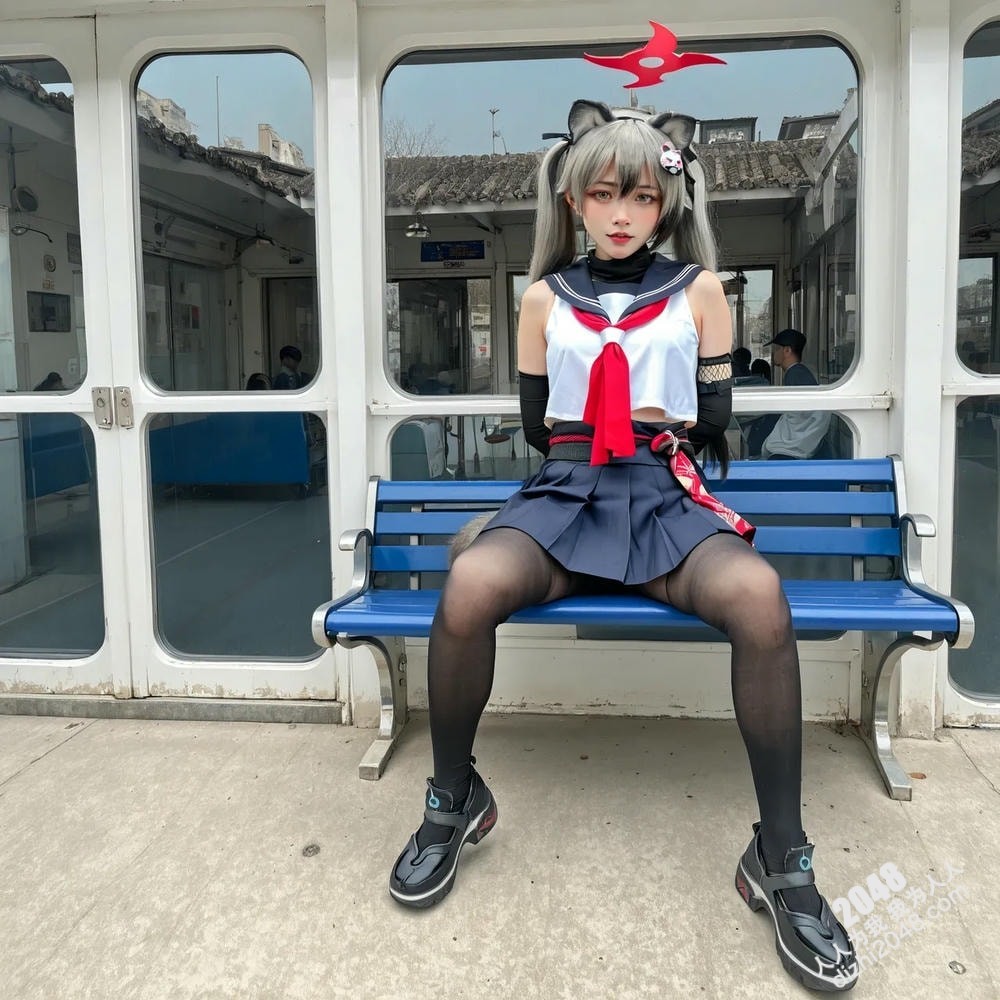 制服诱惑：列车站台的秘密邂逅(10)