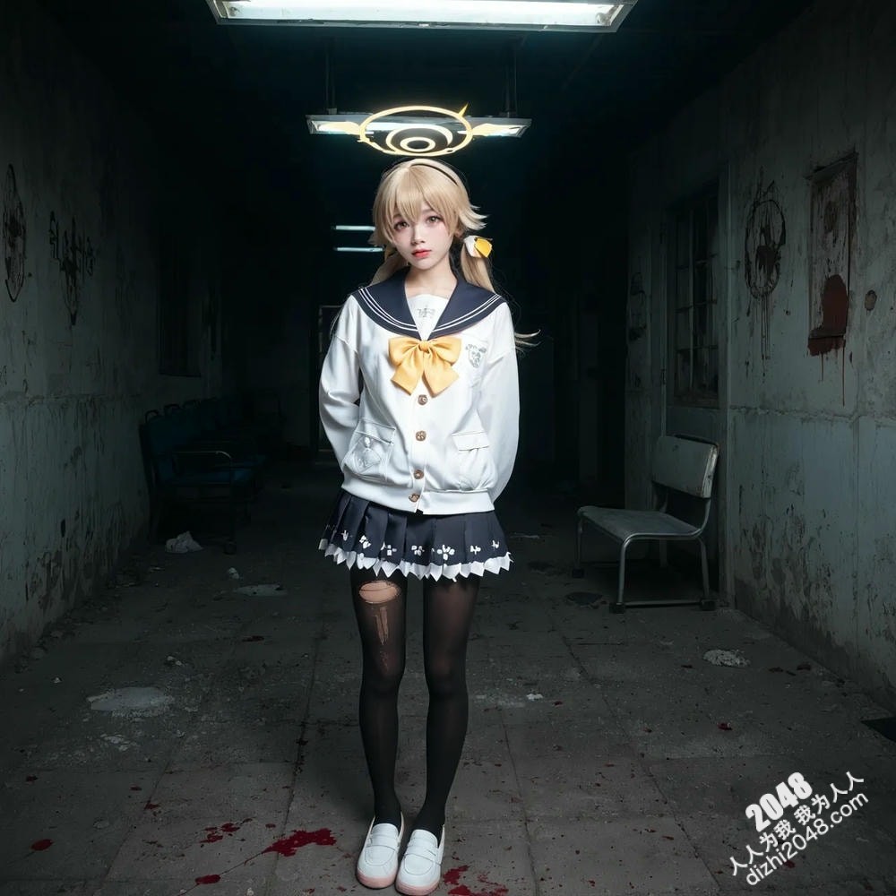 护士装扮的女孩与神秘女郎的暧昧互动，引人遐想无限。(22)