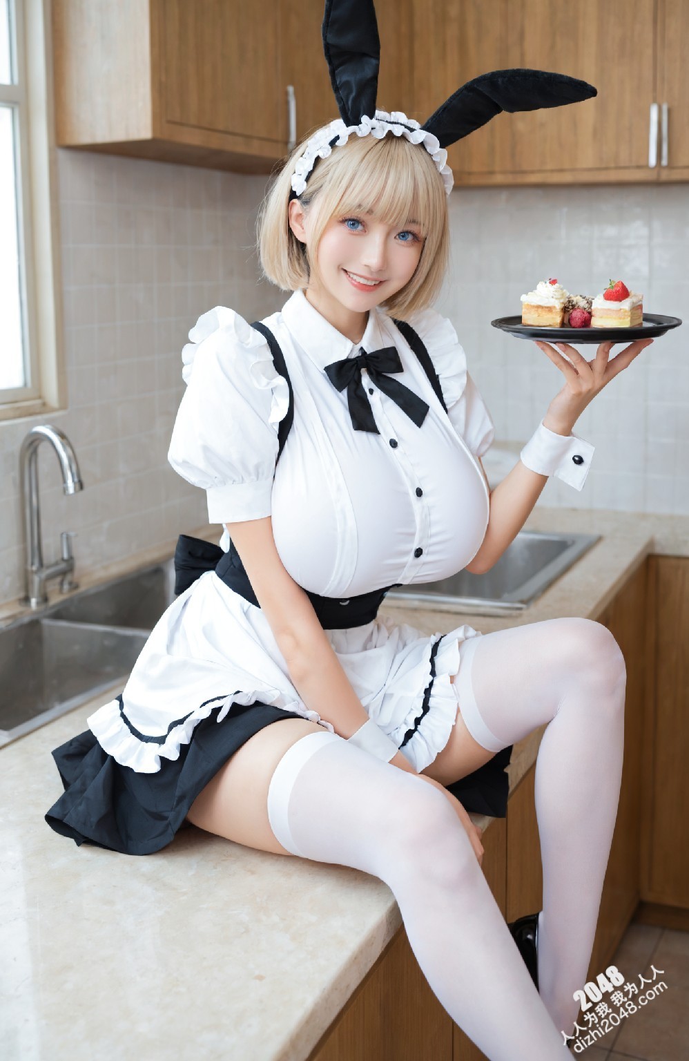 兔女郎女仆的厨房诱惑：高挑美少女的香艳写真(15)