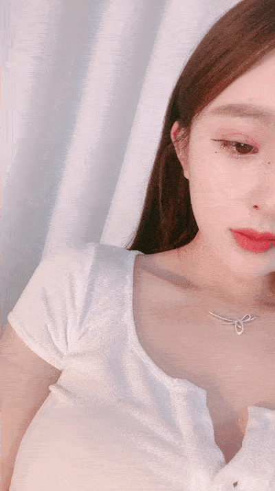 【優片】模特身材极品尤物!网红美腿女神!性感单腿丝袜,超粉美穴,抬起双腿假屌抽插,极度诱惑