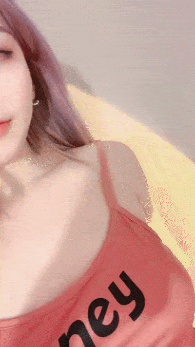 【優片】黑絲女神露臉跟小鮮肉大秀啪啪，淫蕩風騷讓小哥吃奶玩逼，無套抽插配合小哥各種姿勢爆草，内射中出舔雞巴