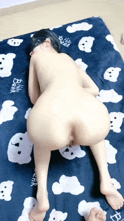 【優片】貧乳苗條小姐姐！白皙皮膚！翹起蜜桃臀求操，櫻桃小嘴吃大屌，騎乘位操嫩穴