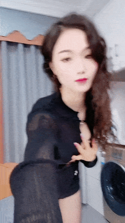 【優片】明星颜值健身女神！性感热舞抖臀！绝活站立一字马，扒开闺蜜内裤看穴，自摸掰紧致小穴