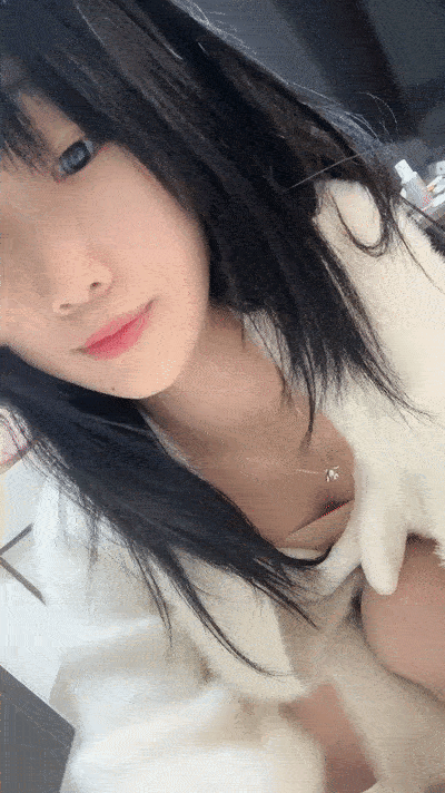 【優片】80多斤苗條妹妹！貧乳超粉嫩穴！脫下内褲展示，翹起屁股掰穴，稀疏毛毛超性感
