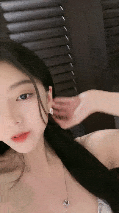 【優片】车模下海性感美女!好久没播回归!特殊视角怼骚穴,骑乘位大屁股猛砸,操翻紧致骚逼
