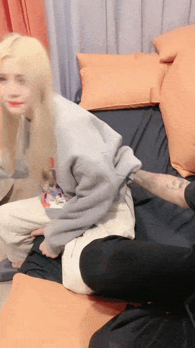【優片】金发美女！漂亮纹身网红小姐姐！新人妹妹露奶，双腿夹腰正入爆操，骑乘位好舒服