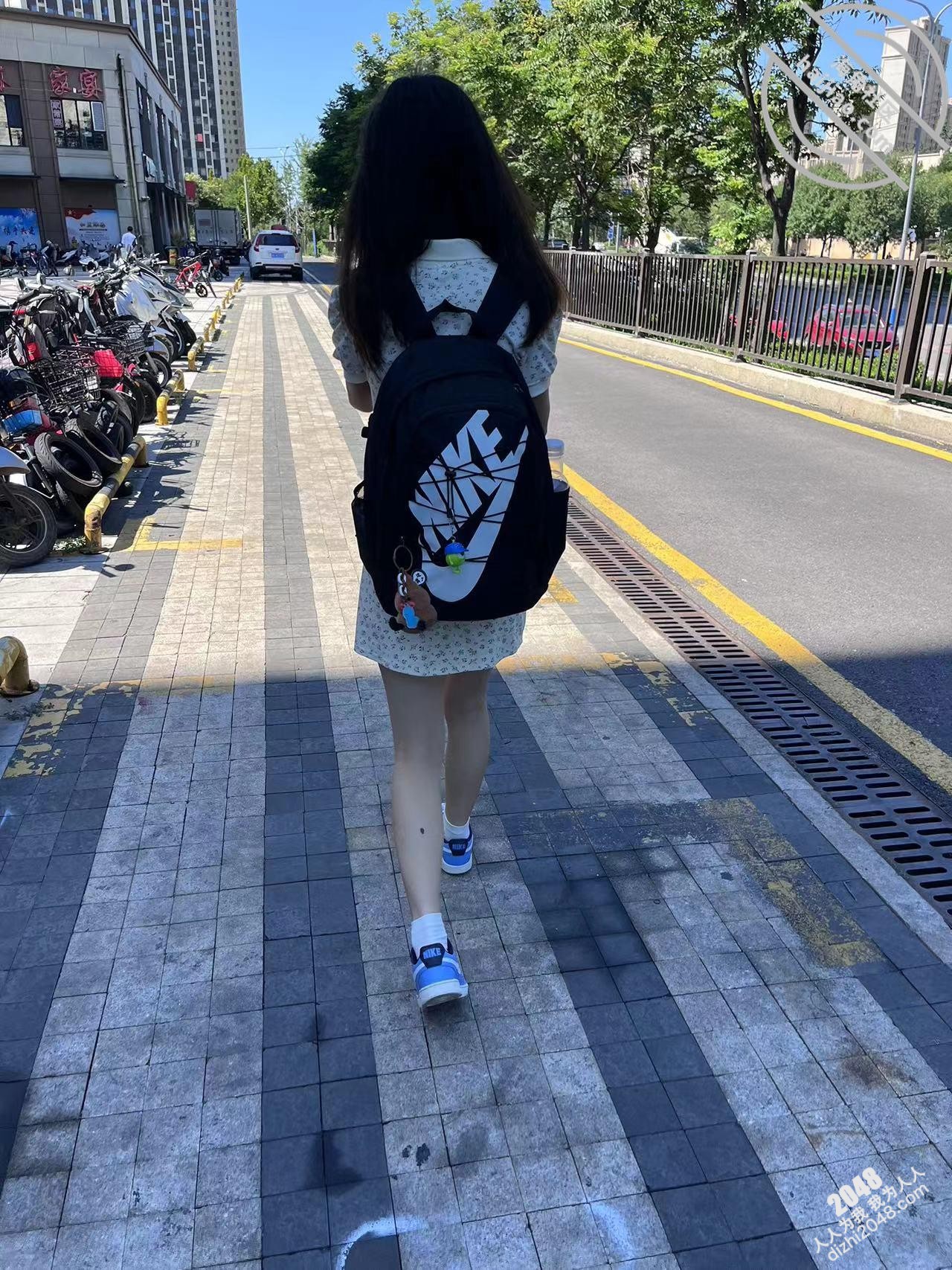 淫女绿妻鬼父乱伦【家有爱女初长成】⭐被白虎小女儿开着车口,在野外车震她!全程对白叫爸爸很大声~