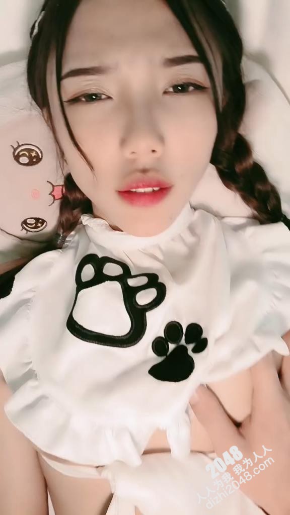 【優片】风骚女仆小婊妹全程露脸跟小哥激情啪啪，口交大鸡巴舔蛋蛋样子好骚，无毛白虎逼激情上位