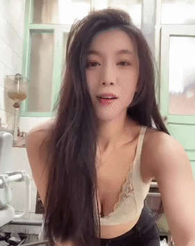 【门事件】山东烟台莱州沙河王木木烧烤店老板娘接受指令裸聊自慰爆发淫水井喷!
