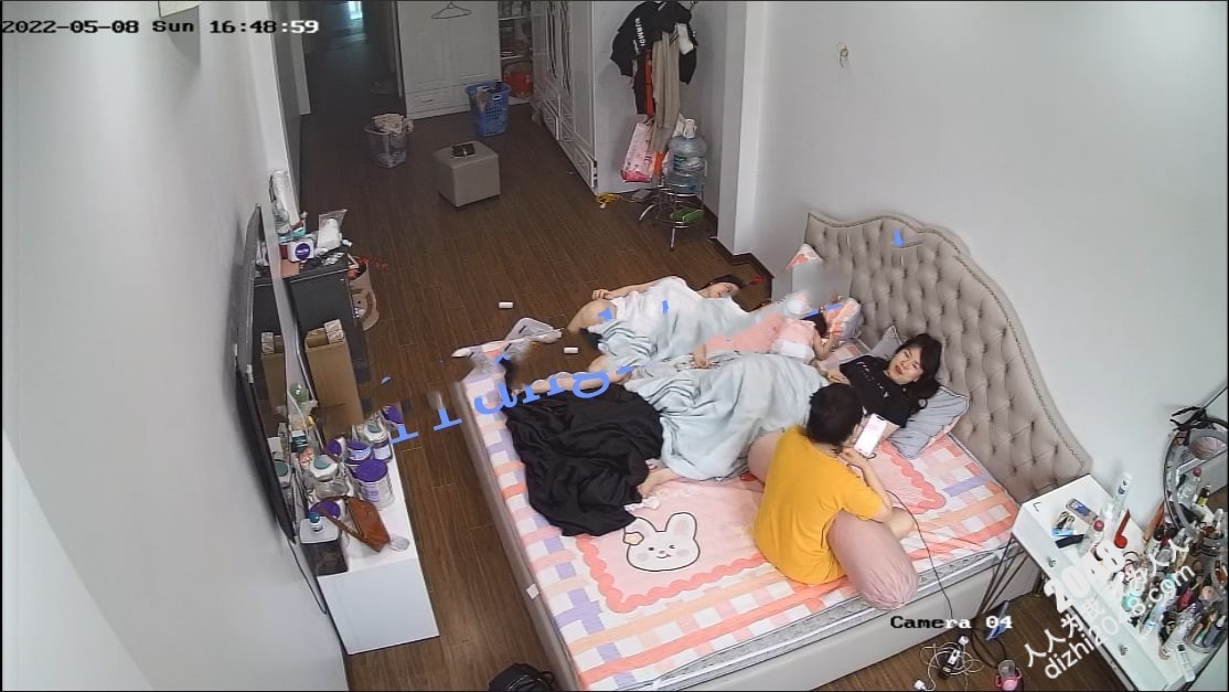 黑客破解⭐家庭网络摄像头 高颜值少妇被朋友认出曝光生活照 偷拍记录婚后幸福的性生活