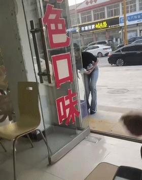 【门事件】山东烟台莱州沙河王木木烧烤店老板娘接受指令裸聊自慰爆发淫水井喷!