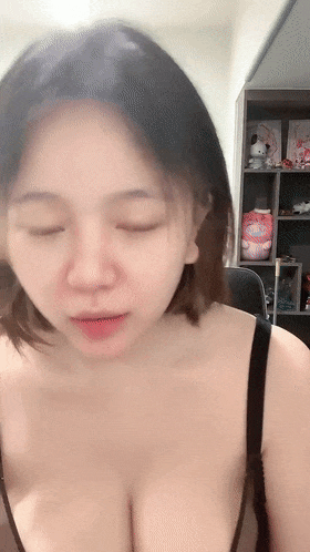 【優片】极品人妻，相貌绝美真白 无毛一线逼 圆润大奶 粉穴紧鲍一边塞着玩具震动一边打炮！4P无码