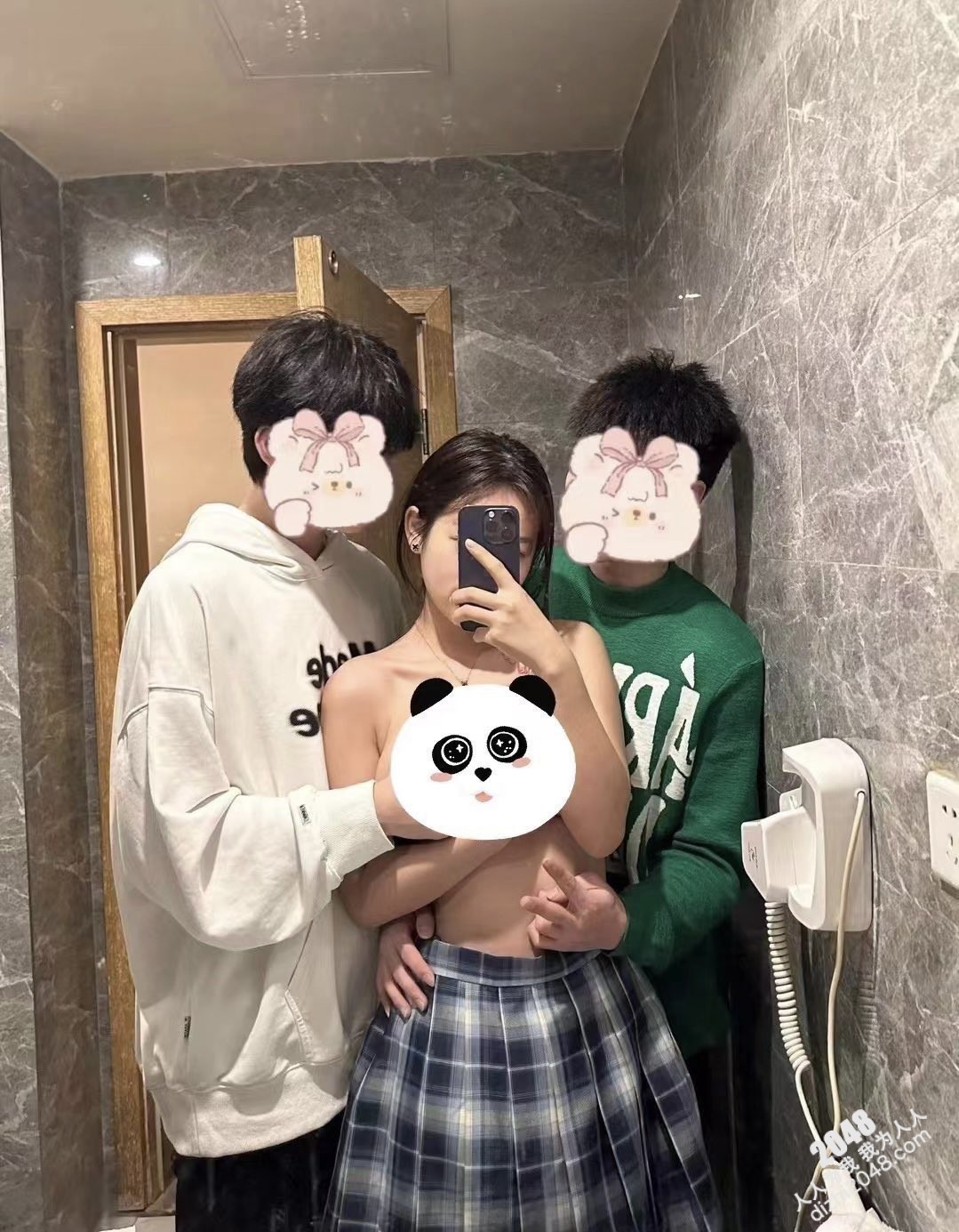 【极度淫乱⭐群P三人行】高颜值女神 三个洞都被堵满 被干的哭腔呻吟 高潮颤挛抽搐 多体位蹂躏爆草