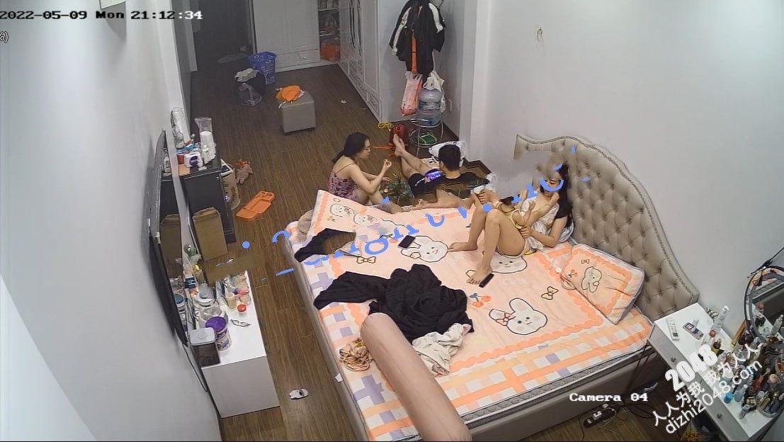 黑客破解⭐家庭网络摄像头 高颜值少妇被朋友认出曝光生活照 偷拍记录婚后幸福的性生活