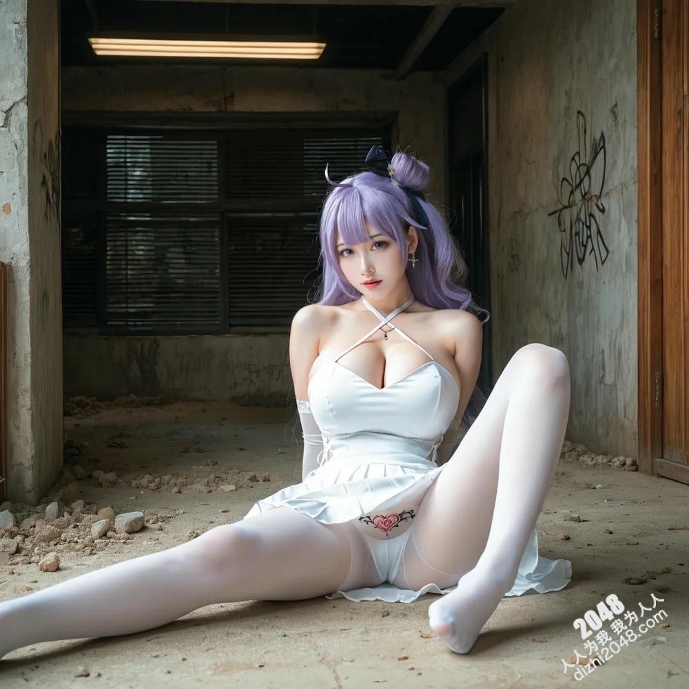 海滩诱惑：银发女孩的阳光假日写真，展现傲人曲线与性感魅力(28)