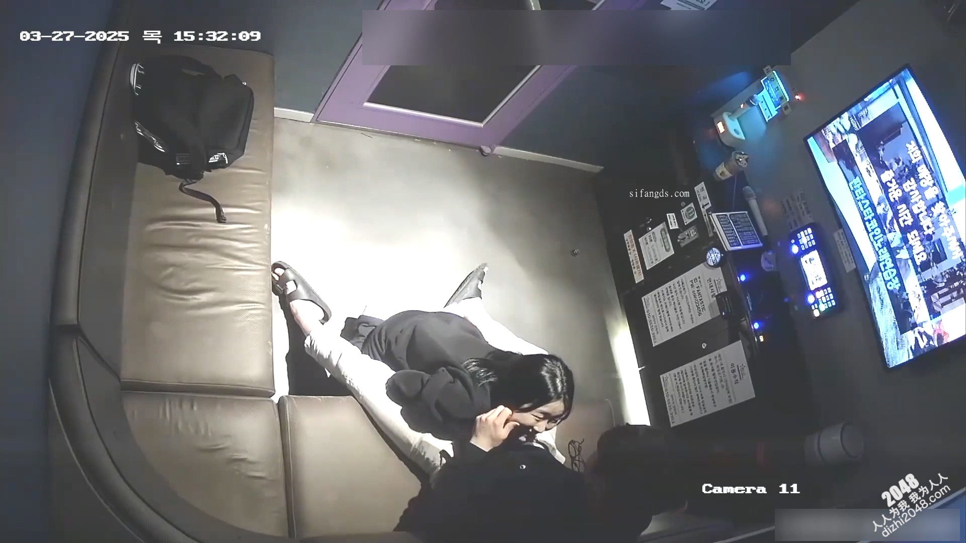 [MP4/553MB]KTV包厢摄像头偷拍 大学生情侣唱歌做爱，娇羞学生妹这一刻变身骚婊子