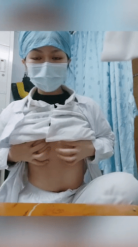 ⭐某医院清纯小护士⭐工作期间露出自拍,与炮友性爱大战,无套狂艹,相当刺激!(完整版)