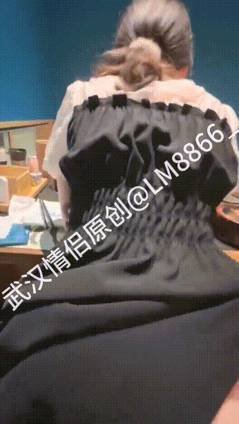 带上一群单男轮奸两只小母狗,三个洞都被填满⭐小母狗非常配合撅起屁股让单男排队轮奸!淫乱盛宴