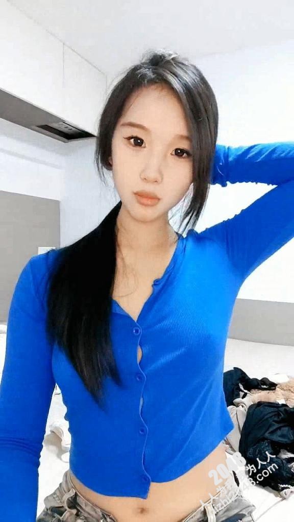 快手主播婷婷老师定制视频 口交、3P、放尿、道具一应俱全！