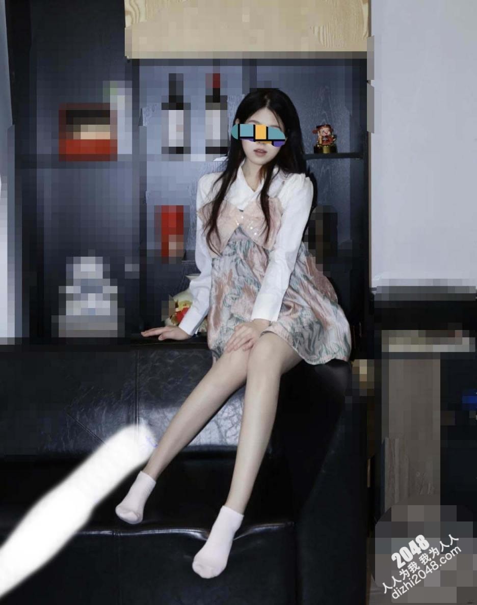 【優片】父女乱伦 内射又纯又欲的大长腿女儿 史无前例的清纯漂亮，清纯女儿在阳台收衣服 兽性大发！白长直的美腿 下面够粉
