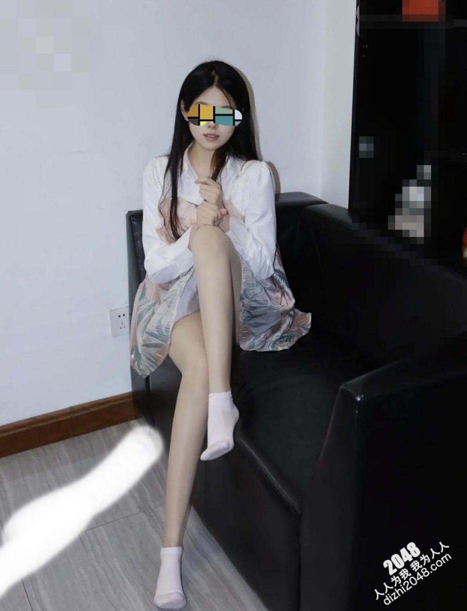【優片】父女乱伦 内射又纯又欲的大长腿女儿 史无前例的清纯漂亮，清纯女儿在阳台收衣服 兽性大发！白长直的美腿 下面够粉