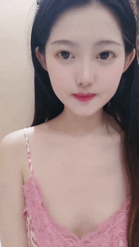 【優片】短發網紅小騷貨！約上炮友居家操逼！69姿勢吃屌，雙腿肩上扛爆操，操完不盡興自慰，爽的騷穴出水